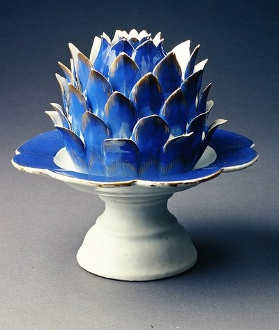 Een Groentevorm Terrine, Deksel en Tazza, Jiaqing Periode (1796-1820) c.1800 (porselein) door Chinese School